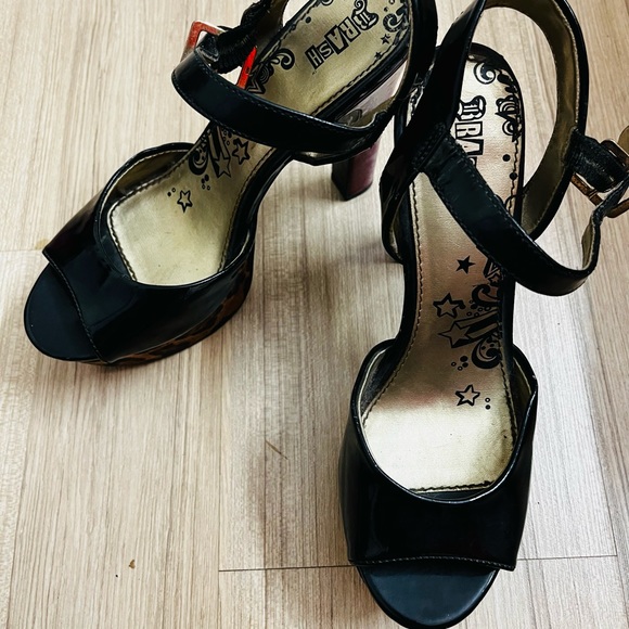 Brash Peep Toe Platform Block Heels Sandals - Picture 4 of 15